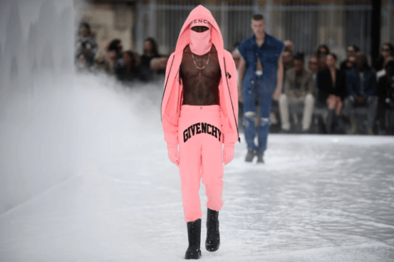 El "hombre urbano" de Givenchy 2 Captura de pantalla 2022 06 22 a las 2.18.55 p.m. e1655923035971