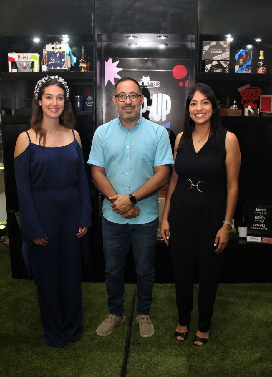 United Brands y Sambil se alían para celebrar el mes de los padres con Drink Hunters Pop Up Store 3 Gabriela Jimenez Gerente Ontrade UB Alexis Hernandez Gerente General Sambil Amanda Ascuasiati Gerente Comunicacion UB