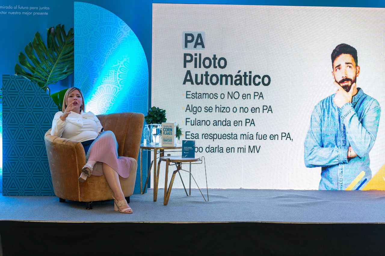 Vivesmart imparte conferencia “Tu Nuevo Súper Enfoque” en República Dominicana 2 Suz Amaro CEO y conferencista 4