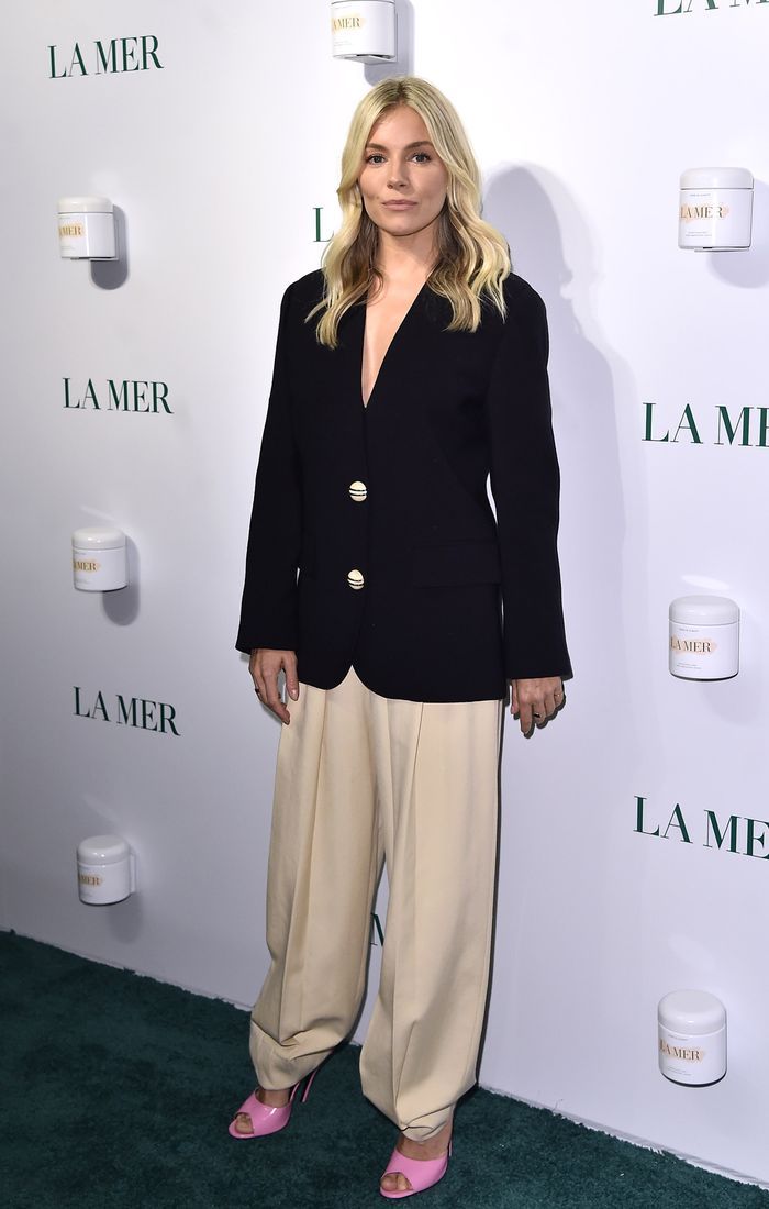 sienna miller blazer outfit 282914 1570194960873