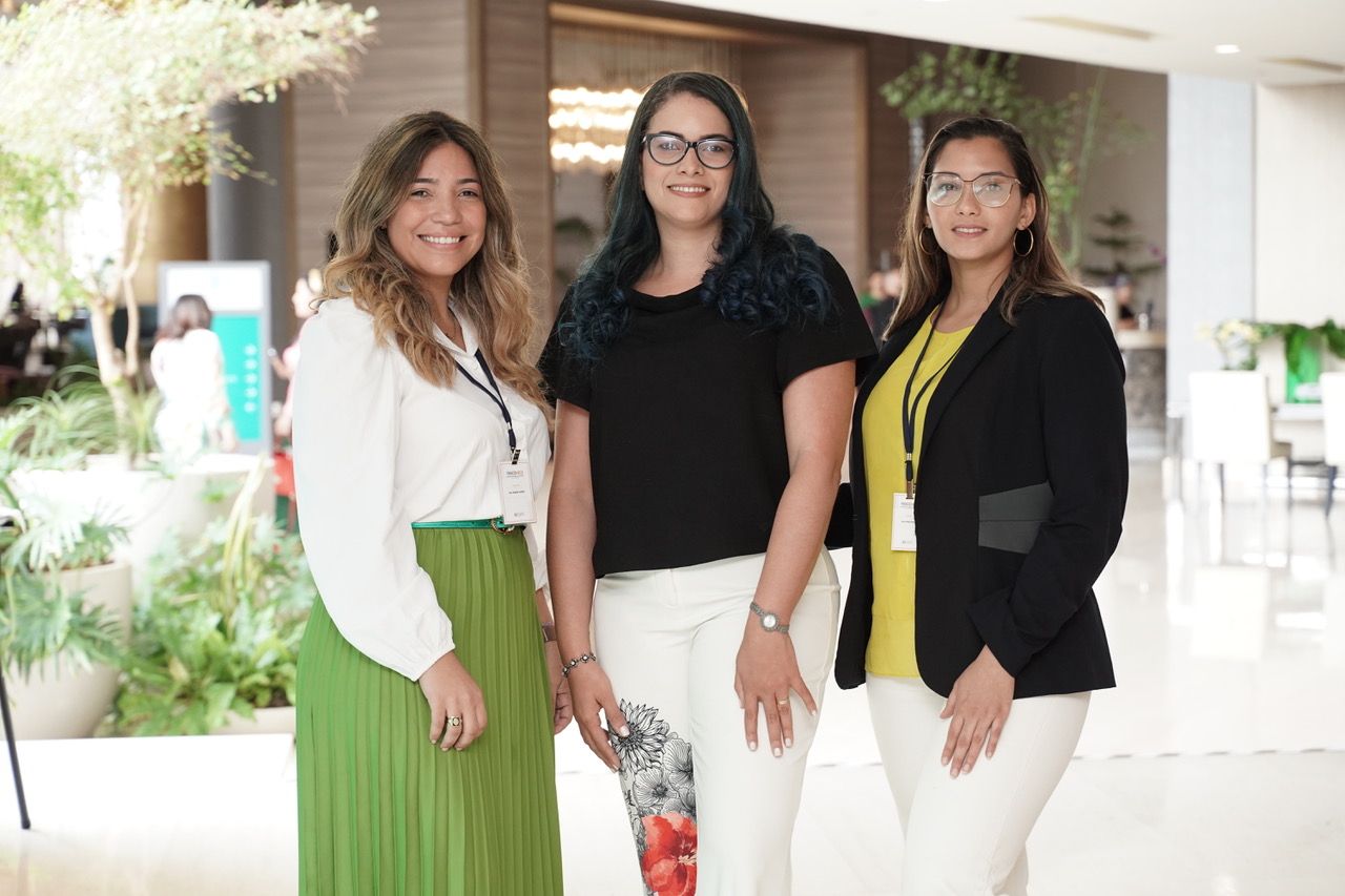 Brigitte Castillo Alexandra Espinal y Kristy Flores