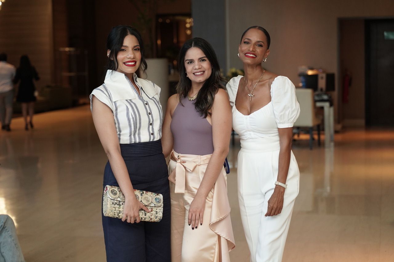 Mabell Damiro n Karla Zac arías y Yokasta Díaz