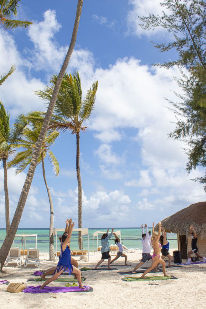 World Wellness Weekend: evento que promueve el bienestar y la salud 1 Beach Yoga Melia Punta Cana REPUBLICA DOMINICANA 683x1024 1