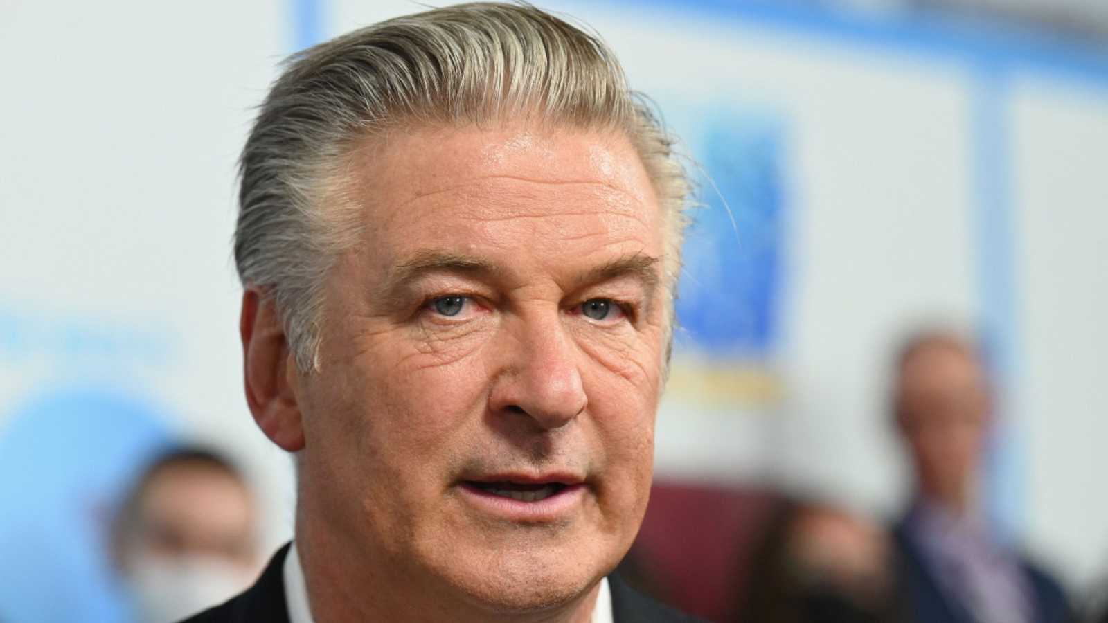 Alec Baldwin y el arma del set de “Rust”: “¿Quién puso una bala real en el arma?” 1 descarga 11