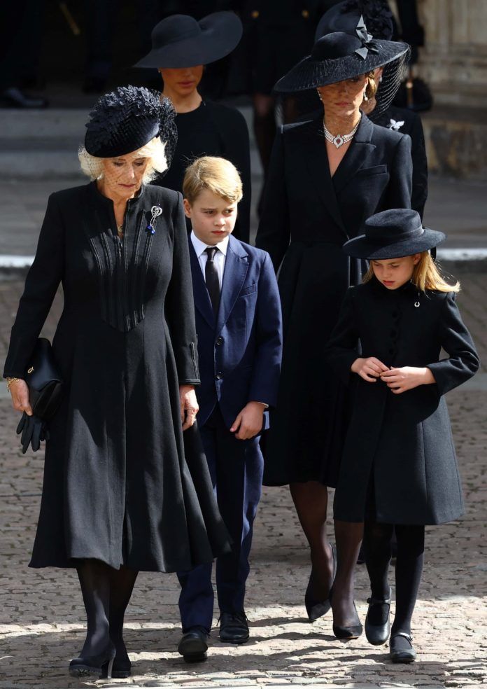 reina Isabel II