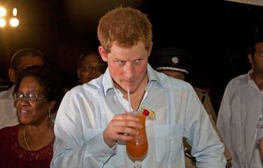 Cuando el príncipe Harry usó una chacabana de Hippólito 1 harry chacabana f4ca44c1 focus min0.01 0.39 375 240