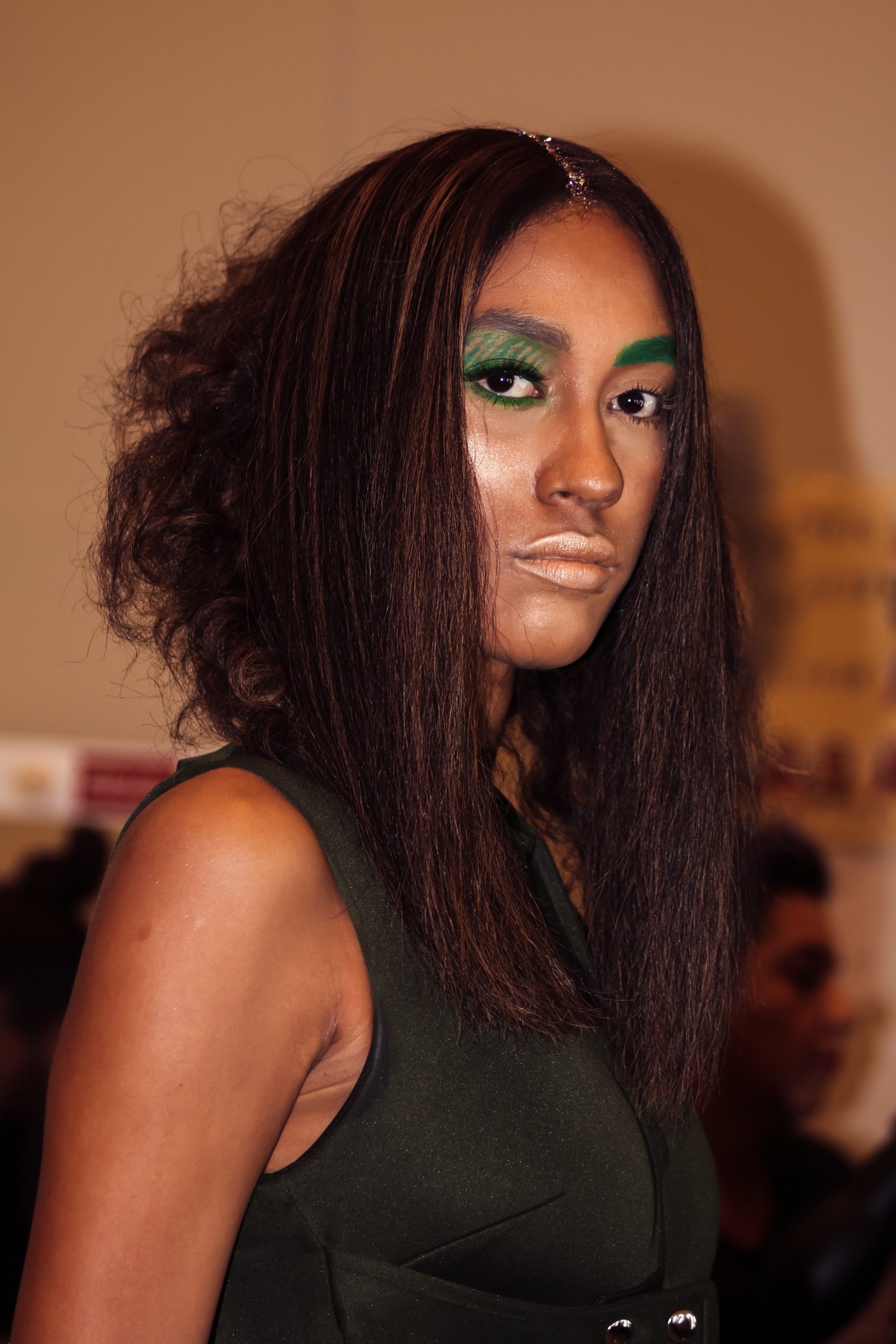 "Belleza en un mundo distópico", peinados que evocan la diversidad de la isla 2 6