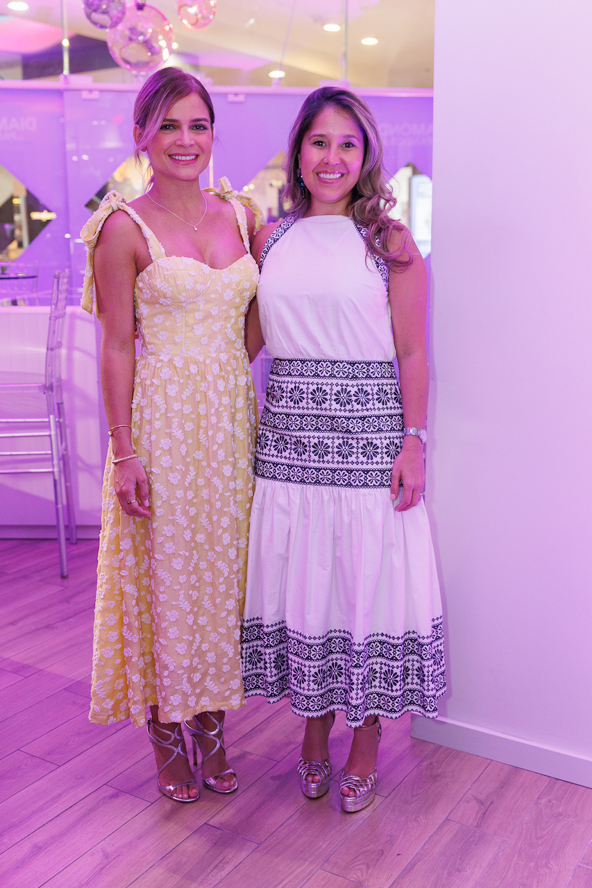 Aneley Cáceres y Carla Valeriano