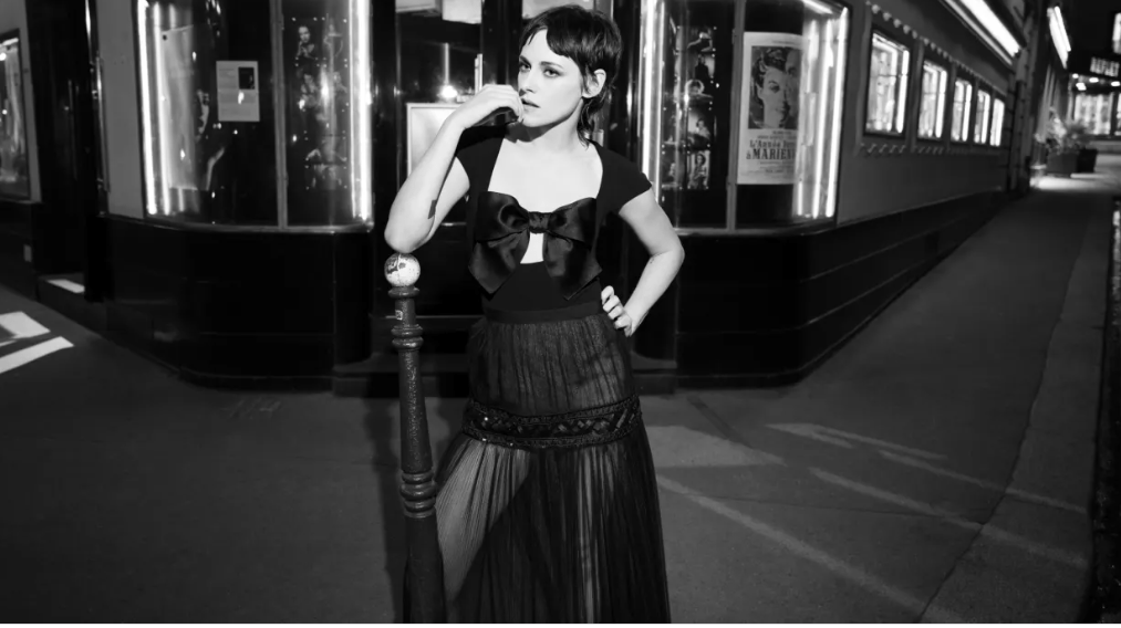 La fluidez y elegancia protagonizan el "Prêt-à-Porter Primavera Verano 2023" de Chanel 1 Captura de pantalla 2022 10 04 a las 8.30.57 a.m.
