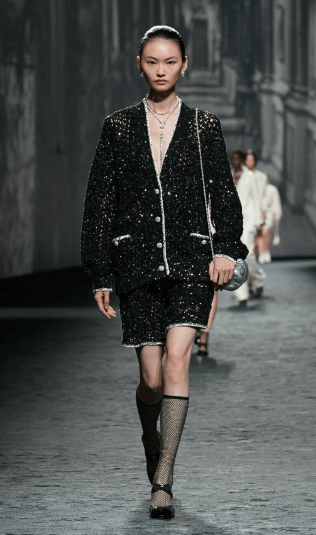 La fluidez y elegancia protagonizan el "Prêt-à-Porter Primavera Verano 2023" de Chanel 7 Captura de pantalla 2022 10 04 a las 8.38.06 a.m.