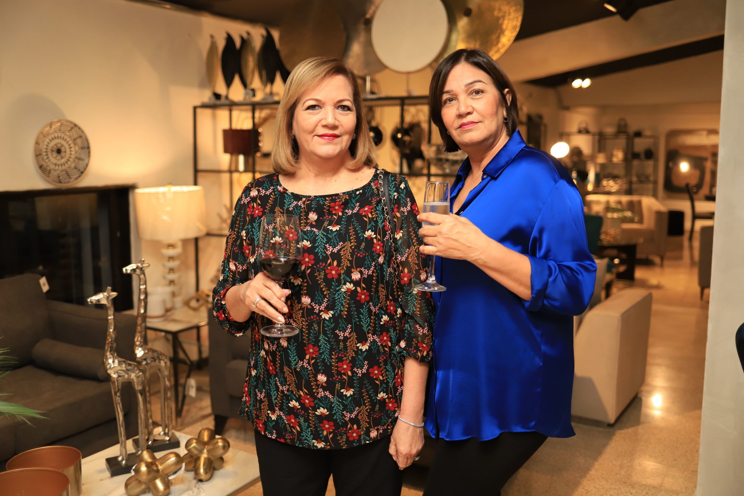 Foto 4 Virginia Azize y Maritza Azize