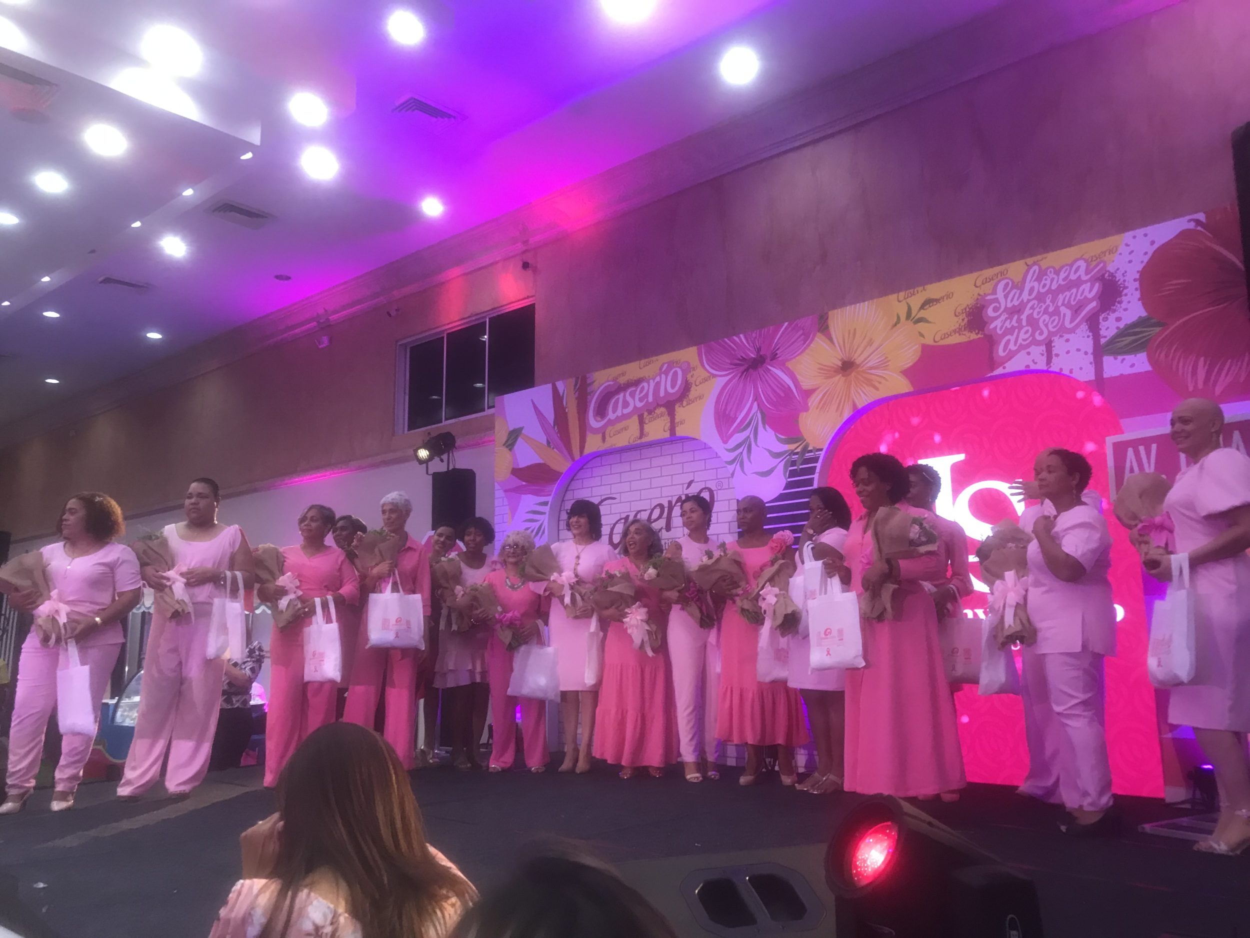 Mujeres con cáncer de mama y sobrevivientes desfilan en Fashion Freak Fest 2 IMG 0145