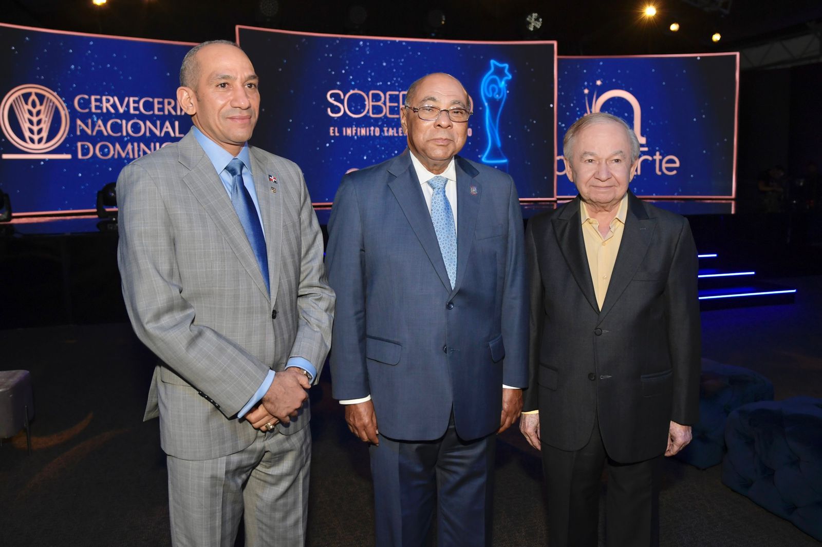 1 vicealmirante Jose Manuel Cabrera Ulloa el presidente del Tribunal Constitucional Milton Ray Guevara y el Presidente del Consejo de CERTV Ellis Perez