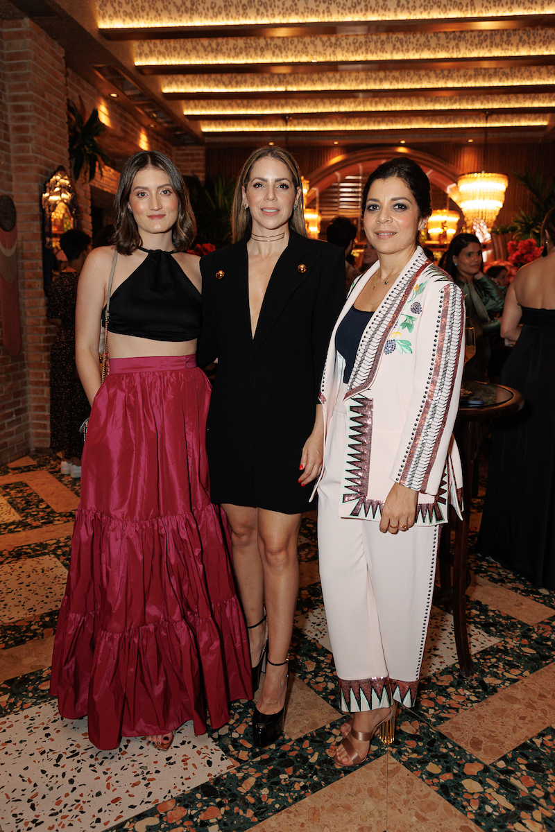 14 Carolina Sanz Oriett Domenech y Aymará Mañón