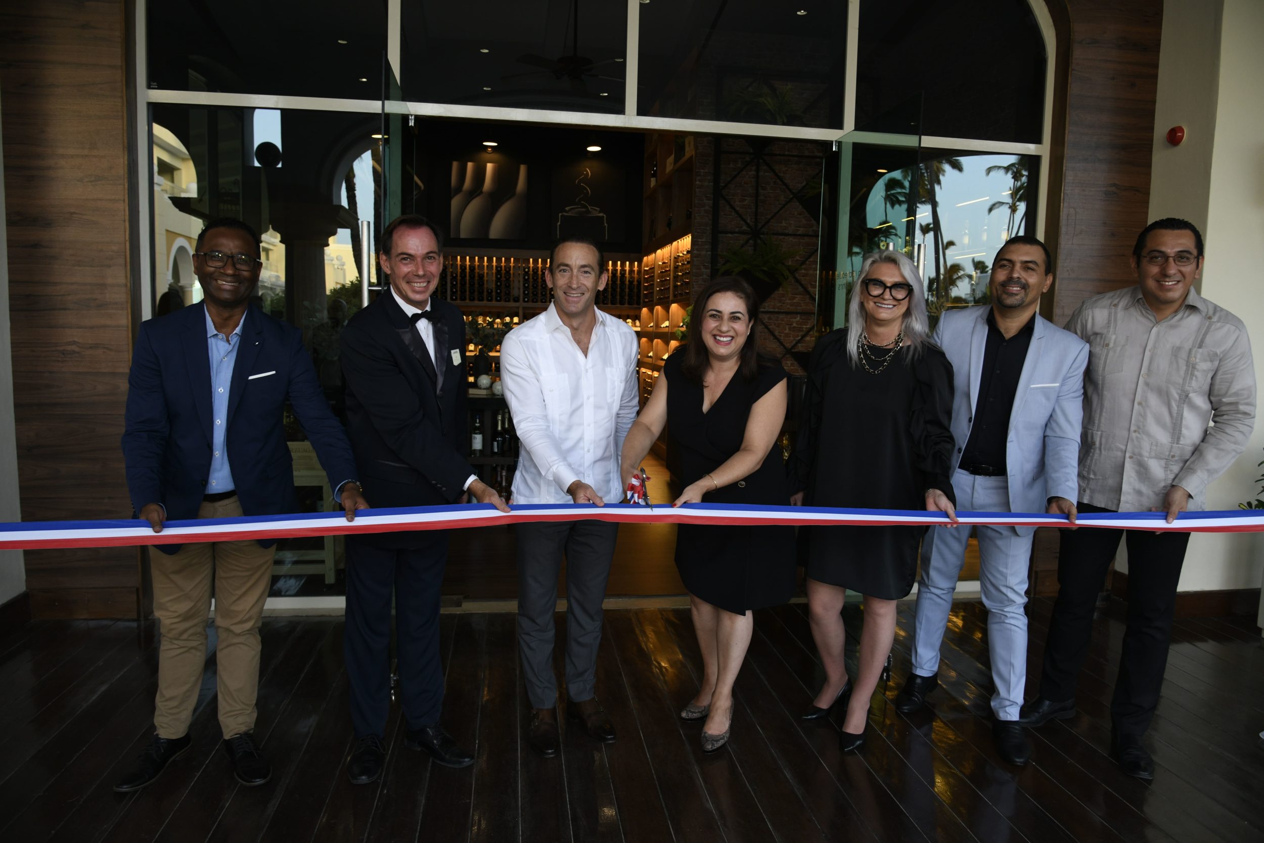 2. Inauguracion The Grand Cellar min