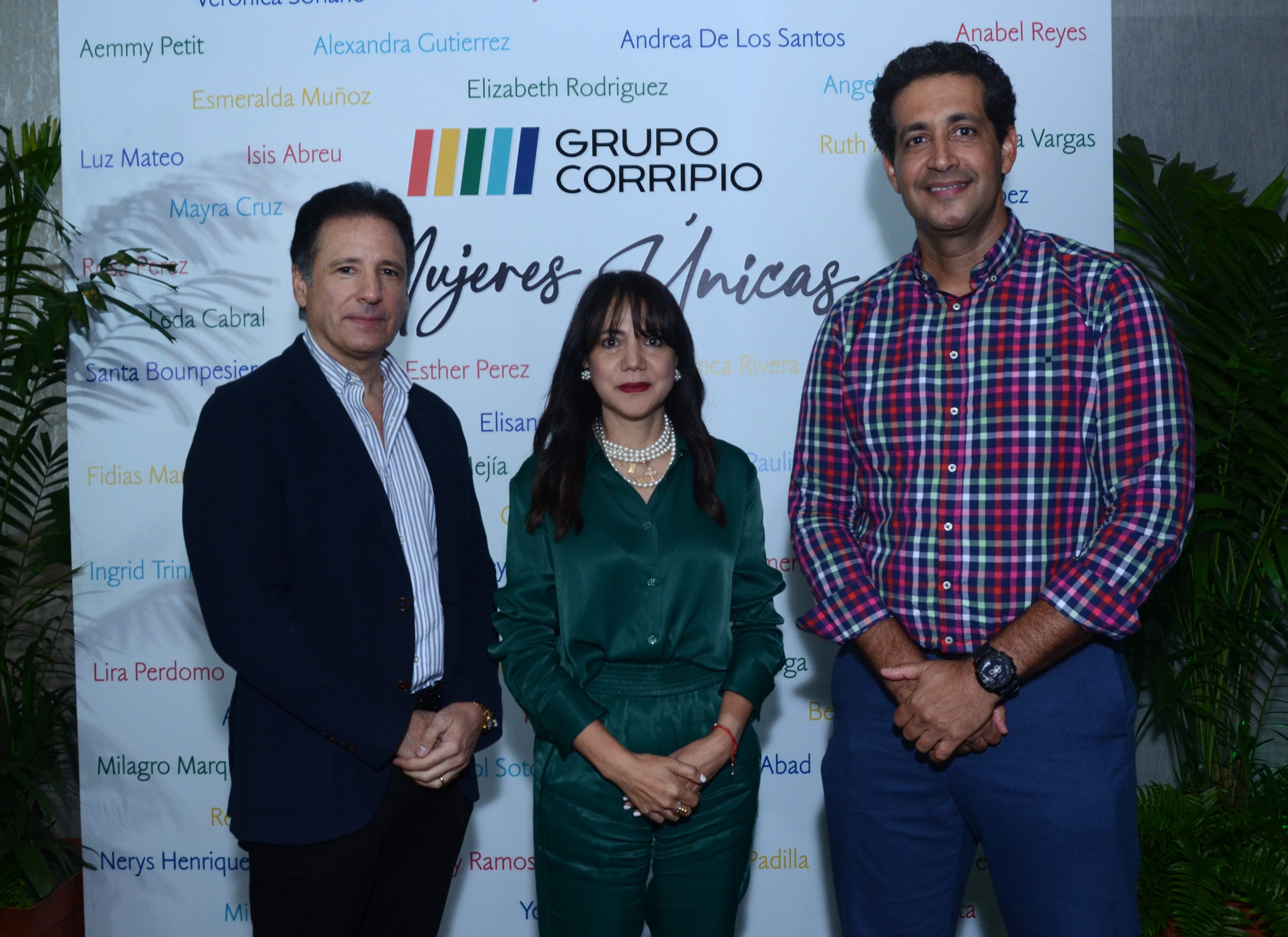 Grupo Corripio otorga reconocimiento a diez “Mujeres Únicas” por sus virtudes, trascendencia y trayectoria laboral 1 4. Lorenzo Garcia Michelle Urena y Alexis Pimentel