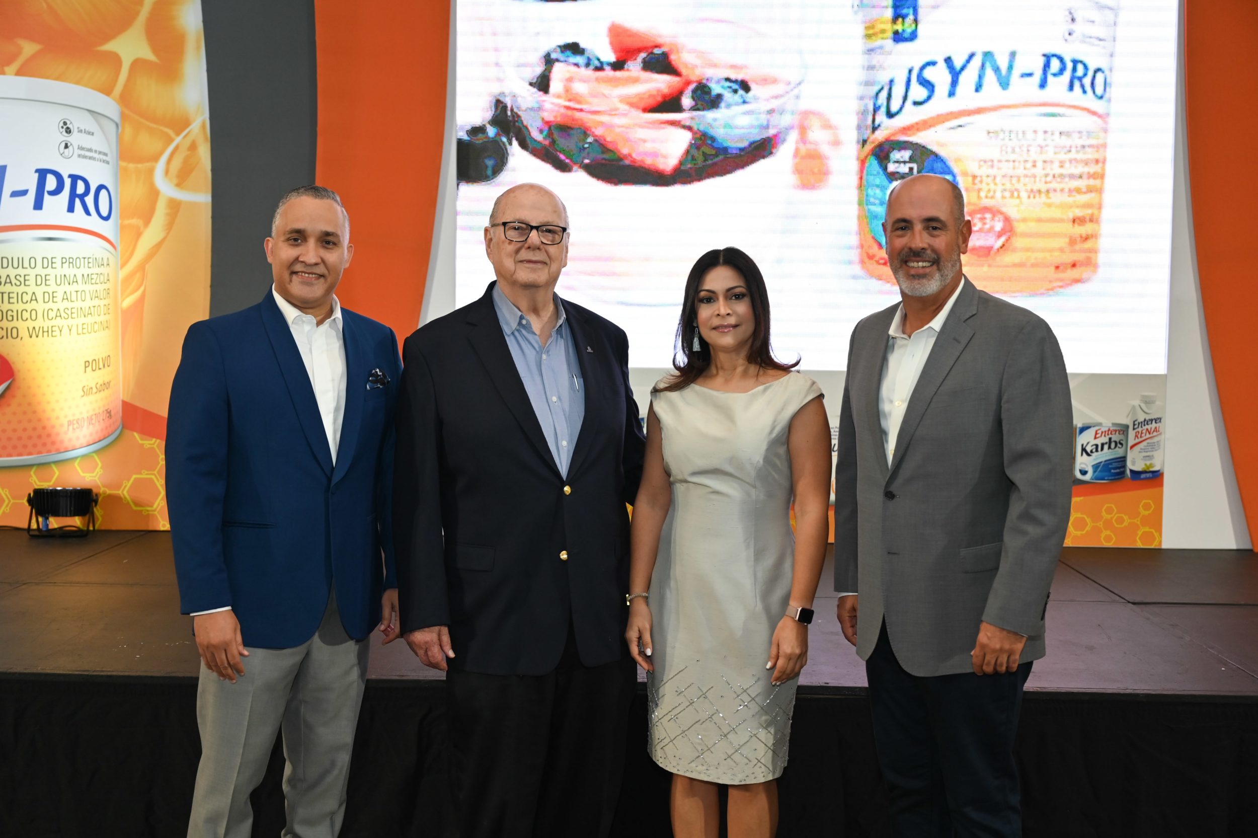 Farmacéutica Sued & Fargesa presenta al mercado dominicano la proteína Leusyn-Pro para favorecer la síntesis proteica y función muscular 1 Angel Arias Luis Sued P. Marjorie Marin y Victor Garcia min