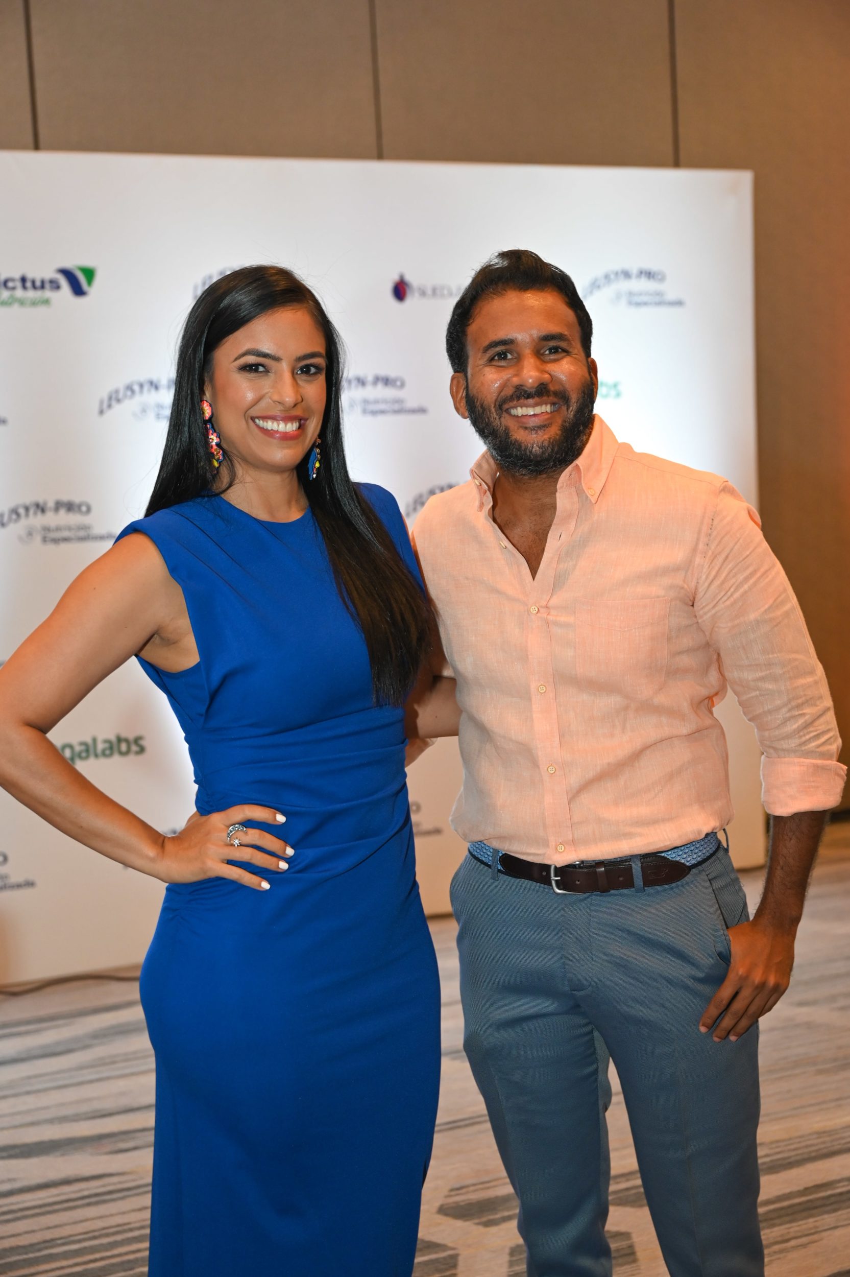 Farmacéutica Sued & Fargesa presenta al mercado dominicano la proteína Leusyn-Pro para favorecer la síntesis proteica y función muscular 3 Foto 2 Lizbeth Santos y Oscar de Castro min