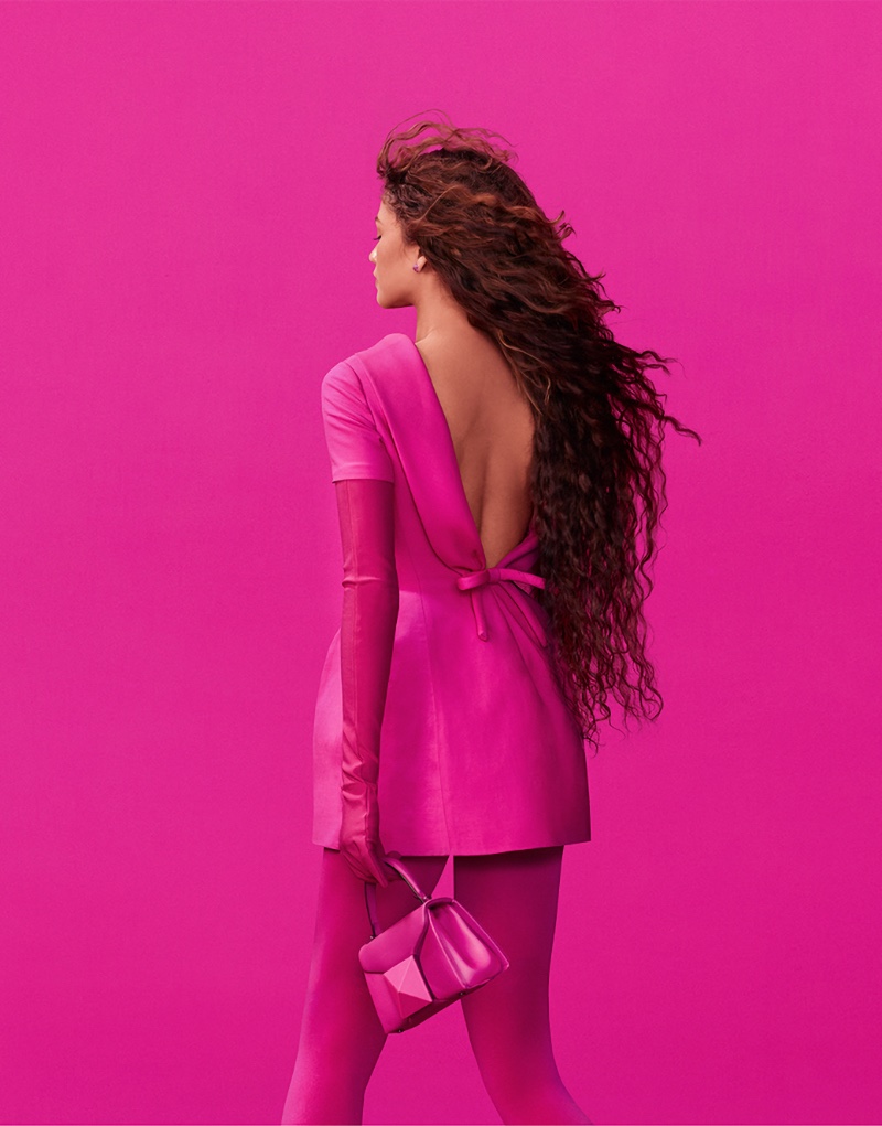 El rosa y el corsé se apuntan a las tendencias de temporada 9 Zendaya Valentino Pink Collection Fall 2022 Campaign 03