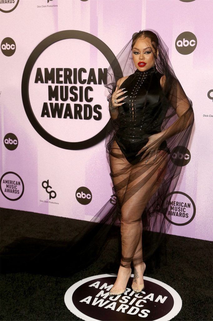 Taylor Swift arrasa en los AMAs y Anitta Mejor Artista Latina Femenina 6 highxtar amas 2022 6 682x1024 1