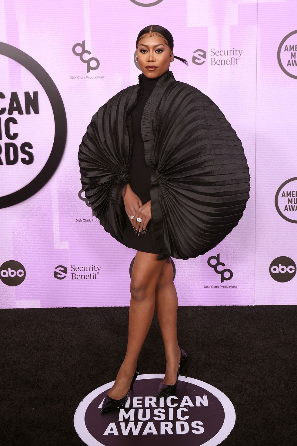 Taylor Swift arrasa en los AMAs y Anitta Mejor Artista Latina Femenina 7 muni long attends the 2022 american music awards at news photo 1669016953