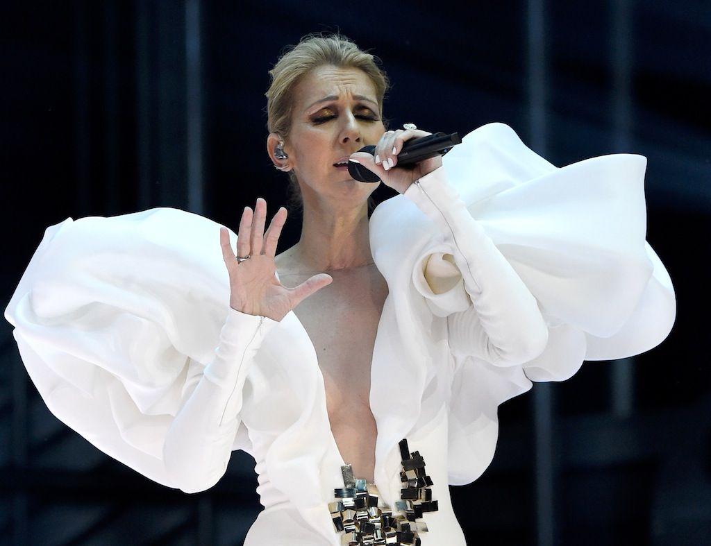 Celine Dion aplaza sus presentaciones del 2023 tras diagnosticársele “síndrome de la persona rígida” 1 Celine