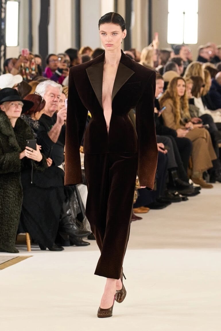 Lo más sorprendente del desfile de Schiaparelli en París 8 IMG 1308