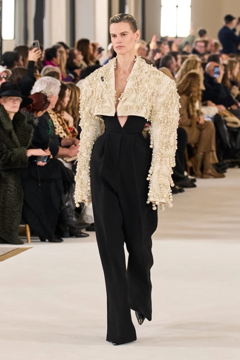 Lo más sorprendente del desfile de Schiaparelli en París 4 IMG 1312 1