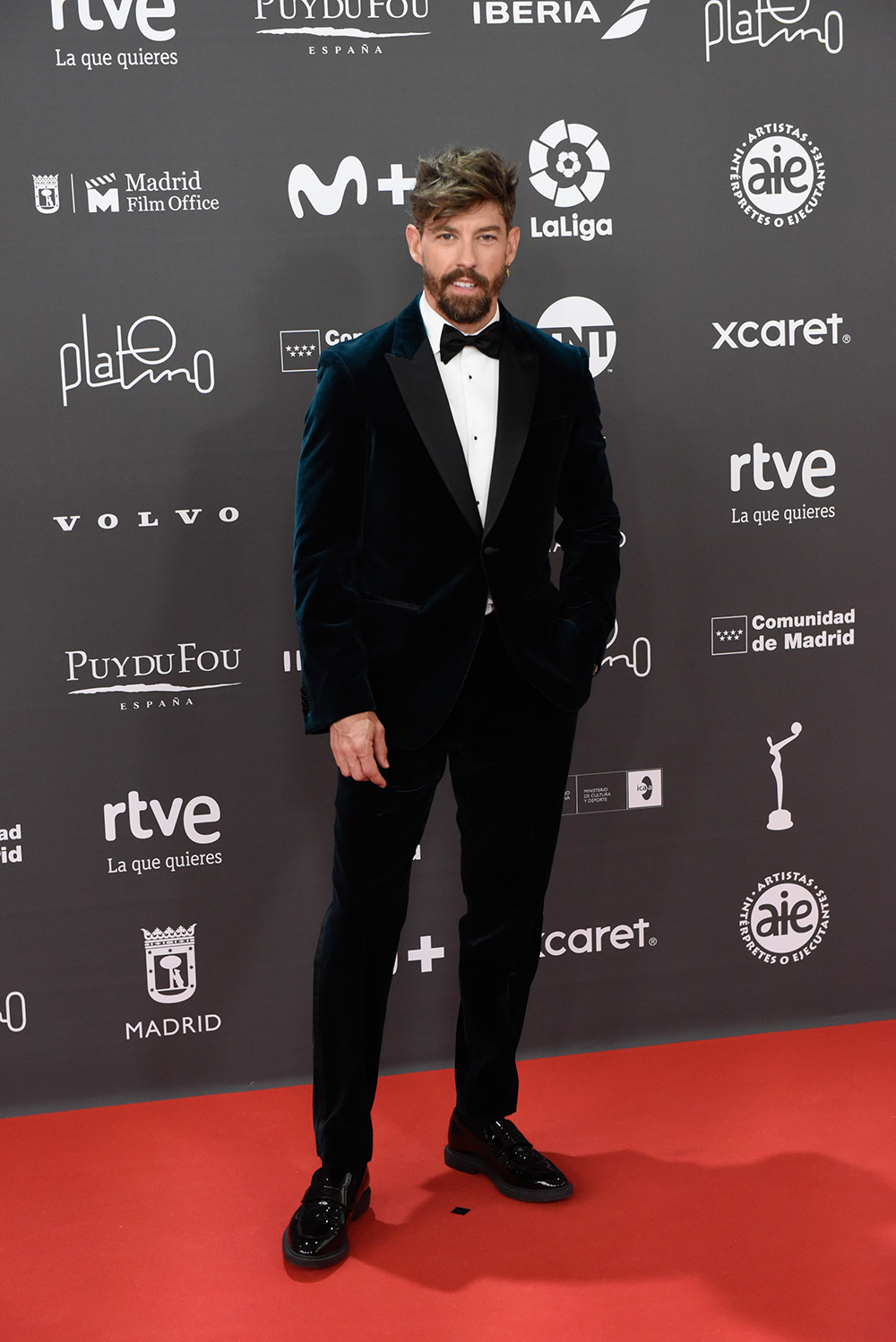 ¿Quiénes desfilaron en la alfombra roja de los Premios Platino? 2 Adrian Lastra