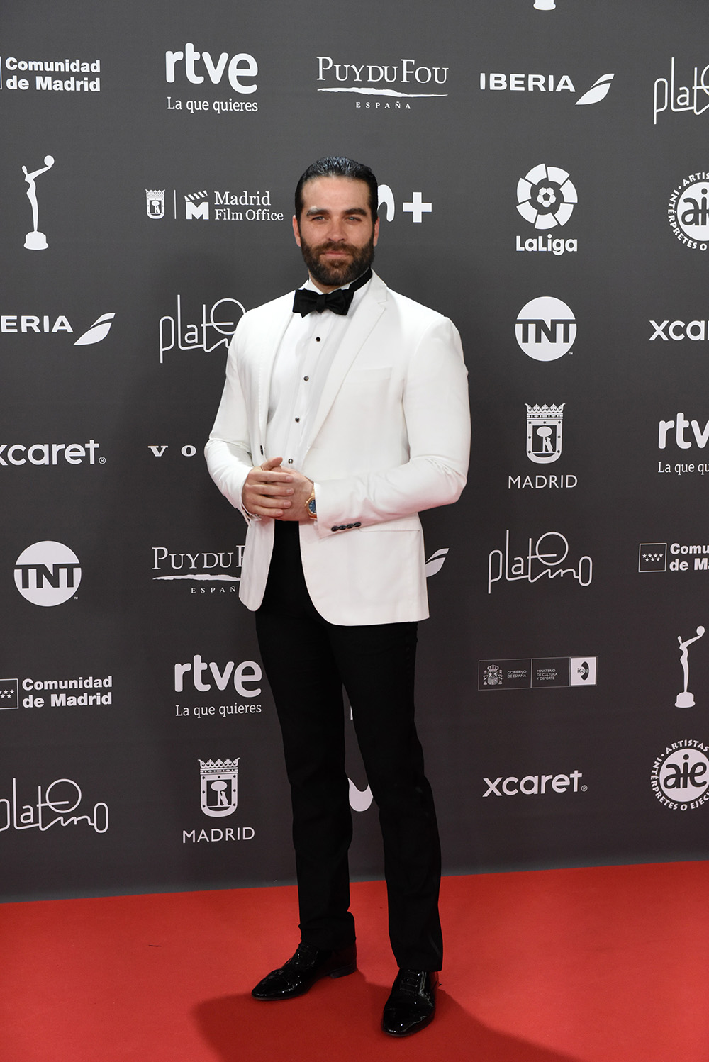 ¿Quiénes desfilaron en la alfombra roja de los Premios Platino? 4 Alejandro Nones 1