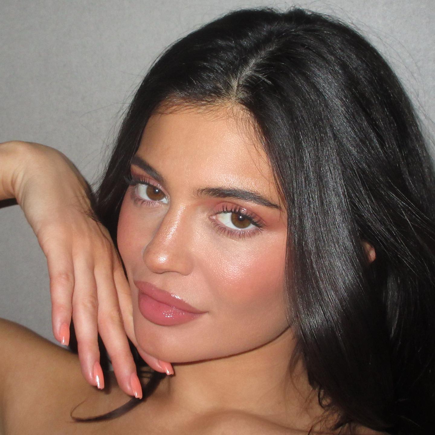 Kylie Jenner aborda el tema de las cirugías y confiesa la verdad 4 FtH A12aAAA0N53