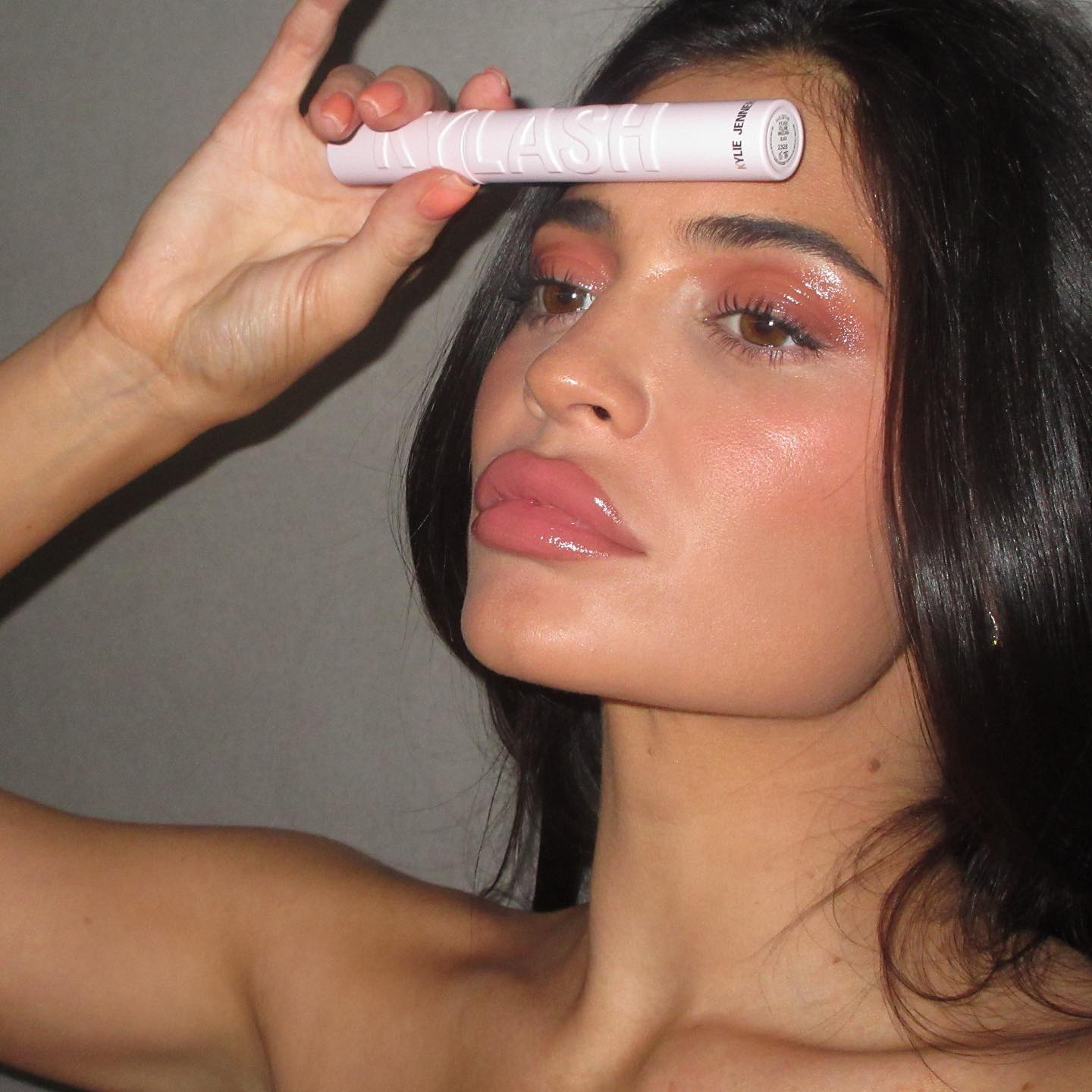 Kylie Jenner aborda el tema de las cirugías y confiesa la verdad 5 FtH BLnacAMHboo