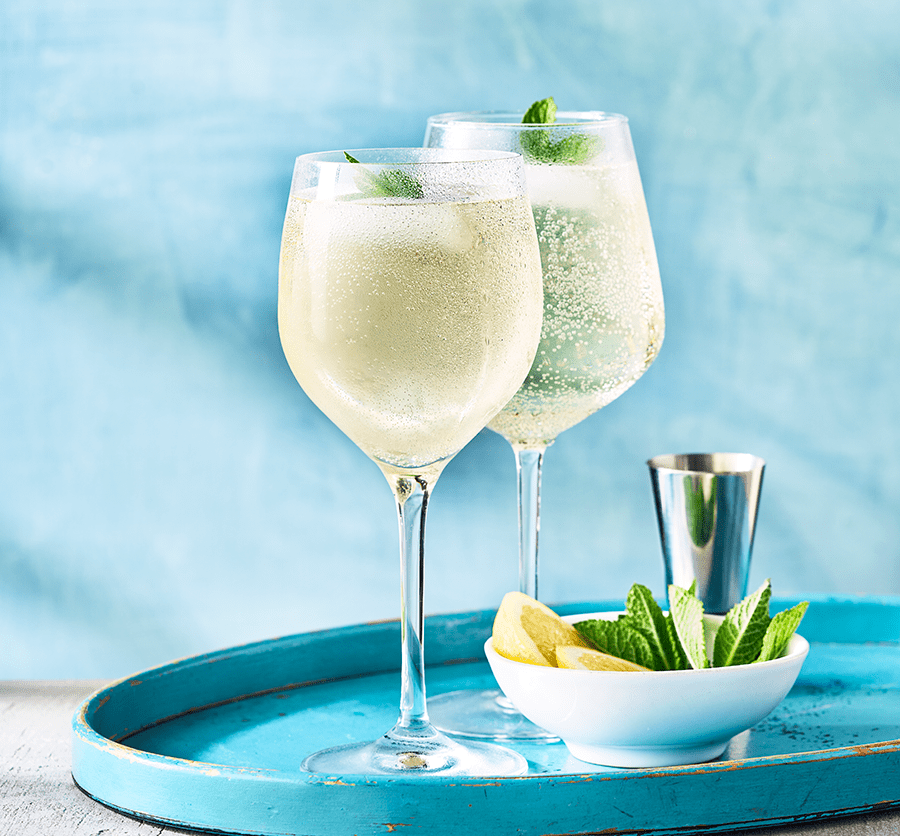 White wine spritzer 157f30b