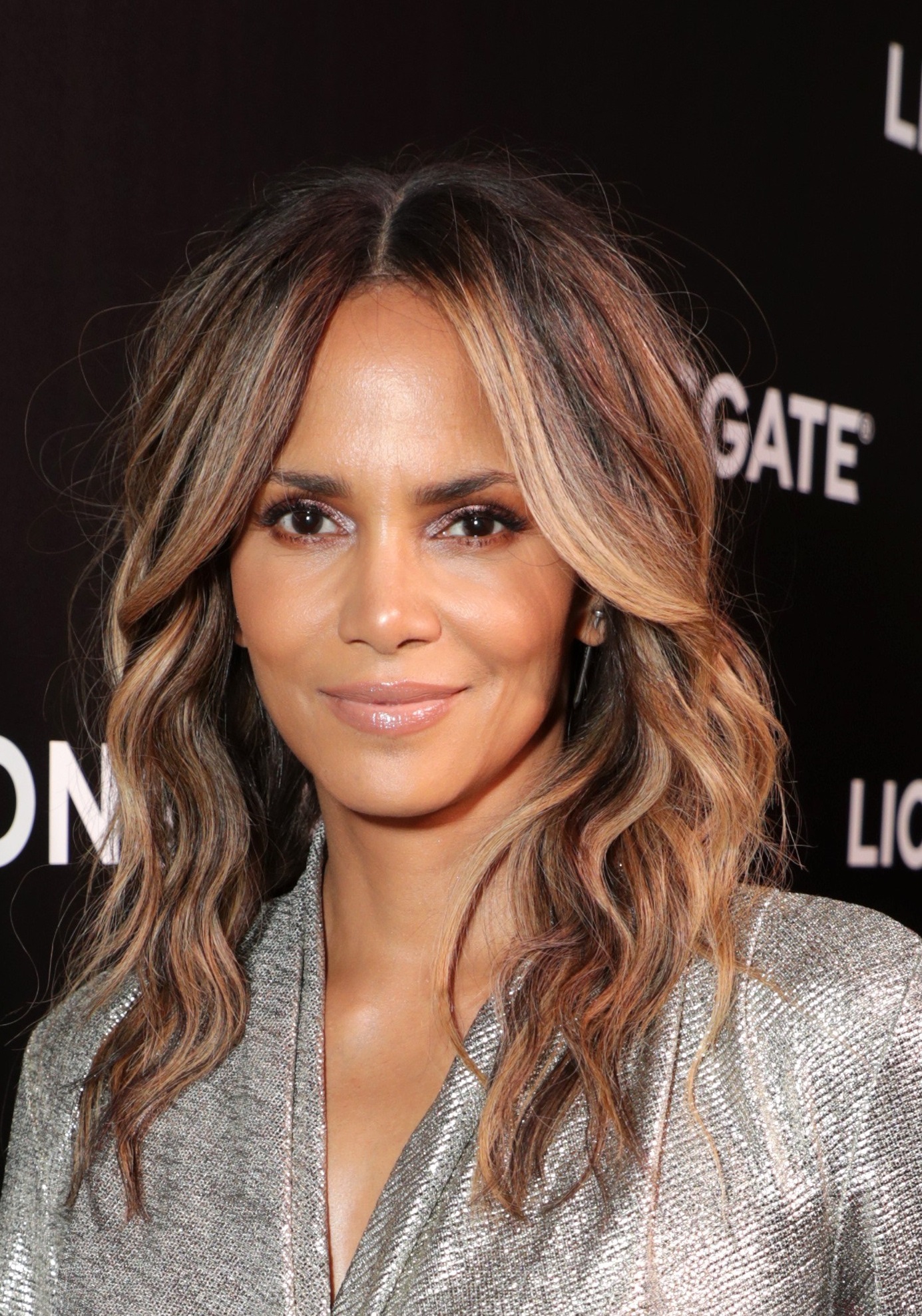 ¿Cómo puedo llevar las cejas de acuerdo a mi cara? 5 Halle Berry