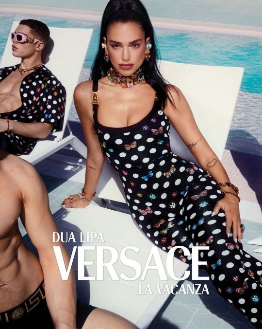Así es 'La Vacanza', la colección de verano de Dua Lipa 1 la vacanza la coleccion de versace que tiene a dua lipa e ivan de pineda como embajadores 1 1574235