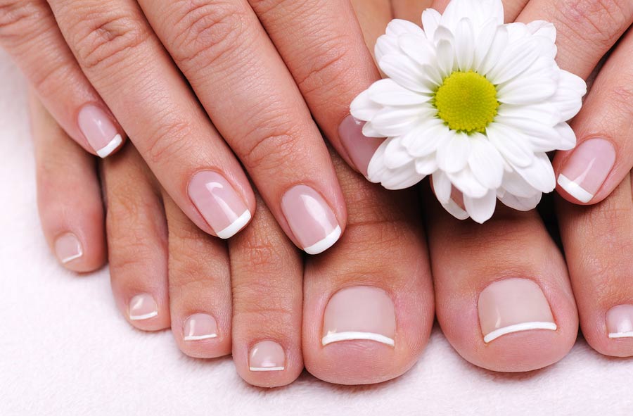 Ideas de diseño de uñas para lucir manos delicadas y elegantes 3 manciura frances vamvu sabadell