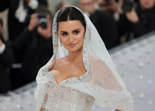 MET Gala 2023: los outfits de la alfombra más emblemática 10 pen c3 a9lope cruz attends the 2023 met gala celebrating karl news photo 1682978797