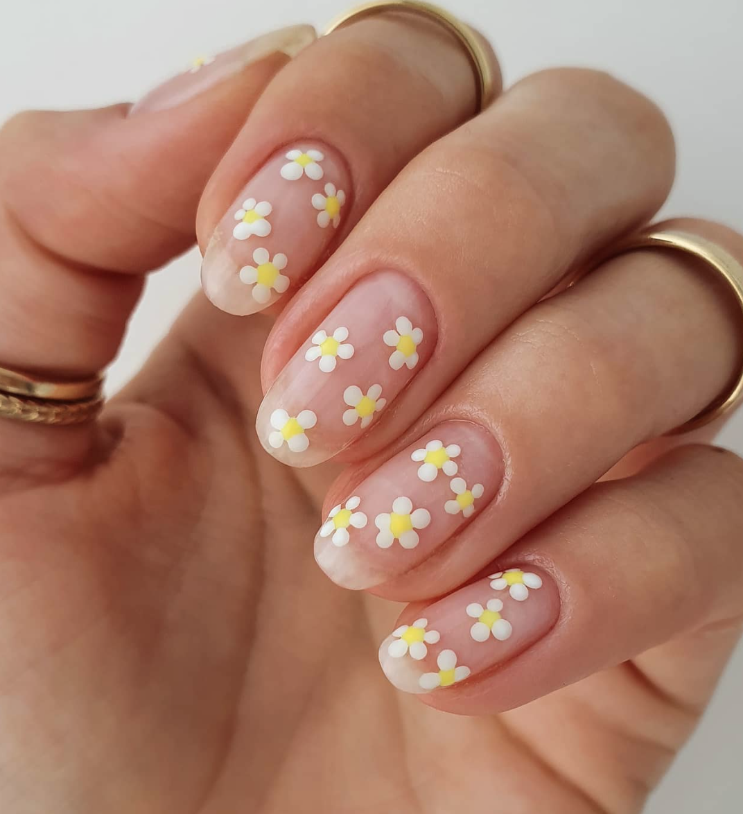 Sparkling flowers, así puedes llevar el arte de uñas que triunfa este verano 6 Sparkling flowers