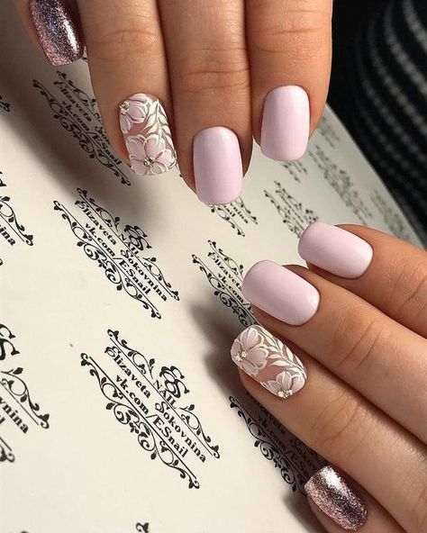Sparkling flowers, así puedes llevar el arte de uñas que triunfa este verano 9 unas con flores sencillas 6