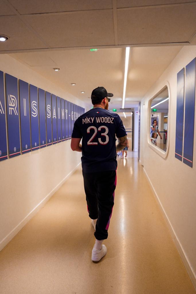 El rapero Miky Woodz es invitado por el PSG al estadio Parc des Princes 1 Miky Woodz