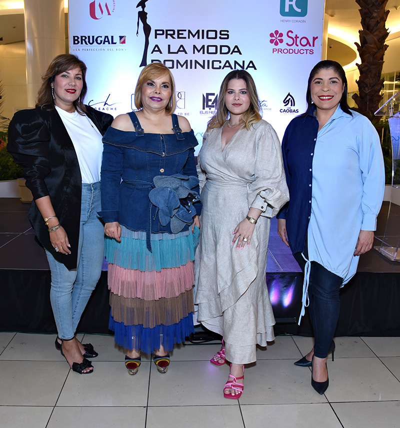 Secundaria DSC1084 Glenny Hernandez Rommy Grullon Loren Cabrero y Keren Cirineo