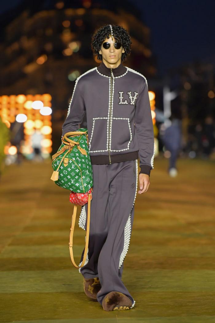 algunos de los modelos de louis vuitton que se han visto en el debut de pharrell williams como director creativo de la firma de lujo 5288