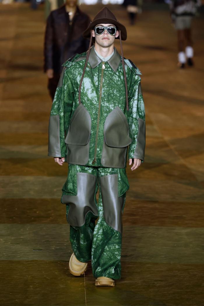 algunos de los modelos de louis vuitton que se han visto en el debut de pharrell williams como director creativo de la firma de lujo 8266