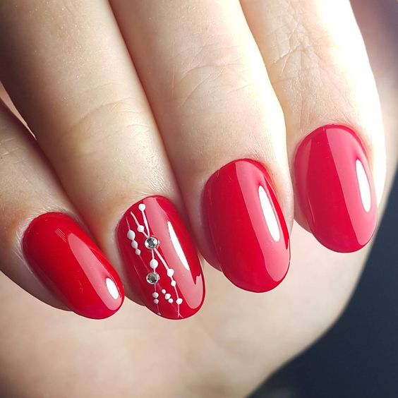 Estos son los colores de uñas en tendencia para este verano 2023 7 unas rojas redondas