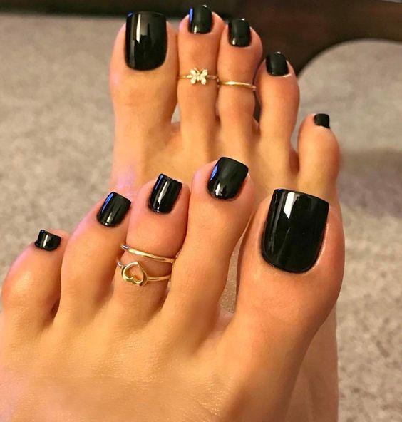 Colores de uñas en tendencia para exhibir unos pies elegantes 12 Colores de uñas