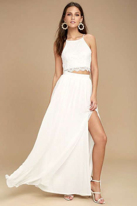 Outfit blanco con falda para fiesta 467x700 1