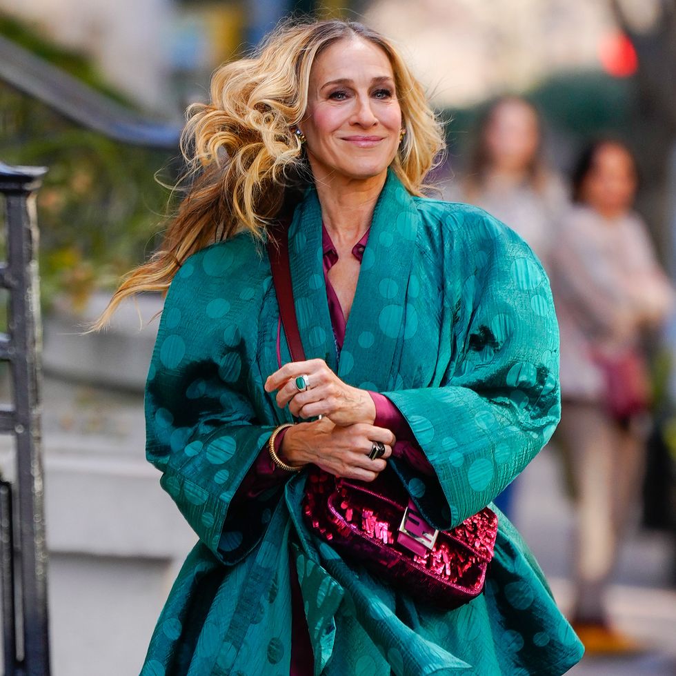 and just like that 2 sarah jessica parker carrie bradshaw elle 6493156065b28 1