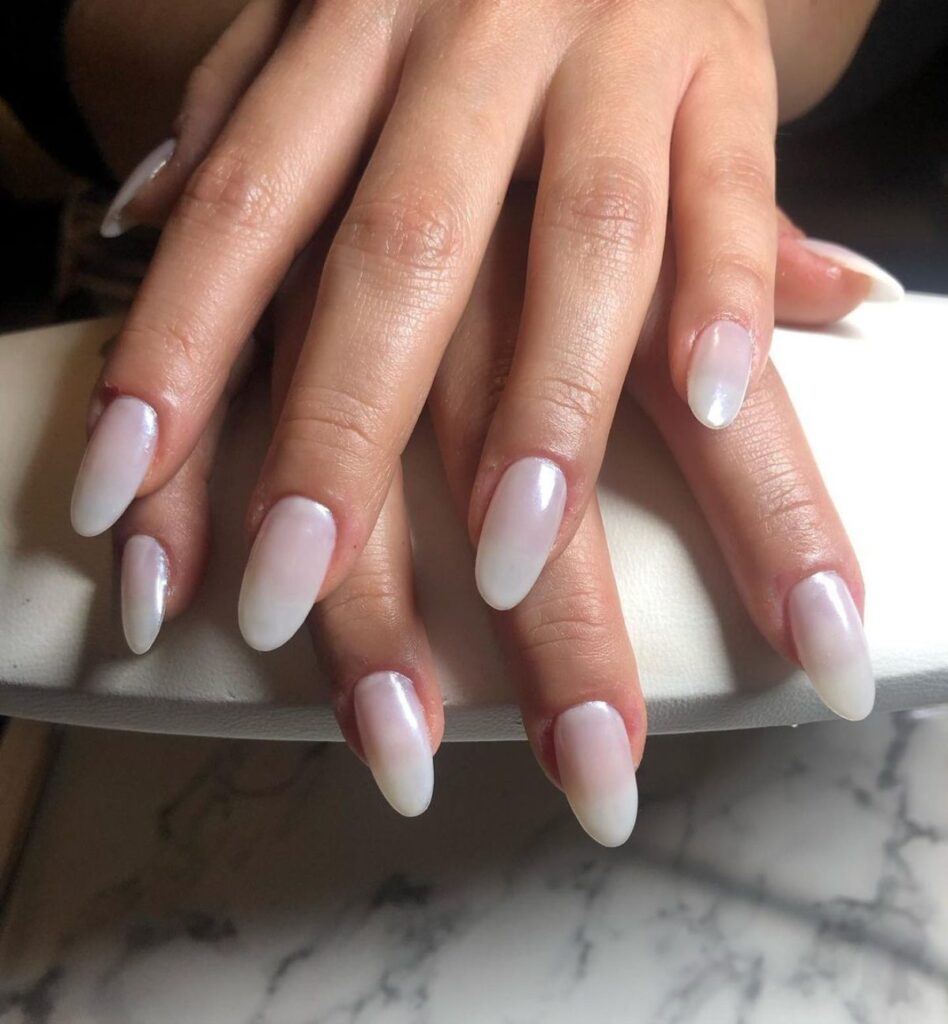 Manos lindas y chic inspiradas en Barbie. ¡Elige tu favorita! 19 glazed donut manicura 948x1024 1