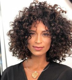 ¿Tienes el pelo rizado? Estos cinco cortes de cabello son perfectos para ti 3 Cortes de cabello
