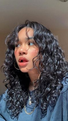 ¿Tienes el pelo rizado? Estos cinco cortes de cabello son perfectos para ti 8 image 135